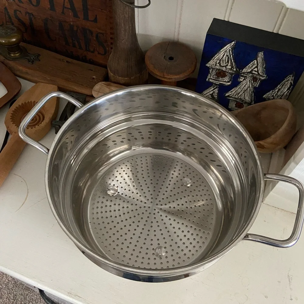 WMF - Picture 2 of 4